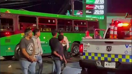 Entre la vida y la muerte se encuentra un motociclista en la colonia Ferrocarril