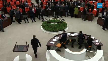 Emeklilikte Yaşa Takılanlar'a ilişkin kanun teklifi TBMM Genel Kurulu'nda kabul edildi