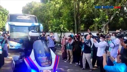 Perdana Pasca Pandemi, Begini Suasana Pemberangkatan Jemaah Umrah di Indonesia