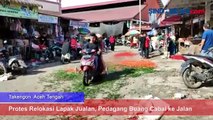 Protes Relokasi Lapak Jualan, Pedagang Buang Cabai ke Jalan