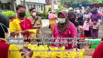 Emak-Emak di Tangsel Serbu Operasi Pasar Minyak Goreng Murah