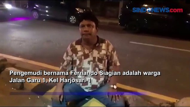 Pengemudi Mabuk Tuak, Mobil Terbalik Tabrak Pembatas Jalan di Medan