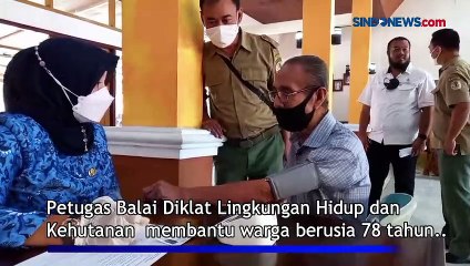 Lansia Warga Bogor Vaksinasi Booster di Majalengka