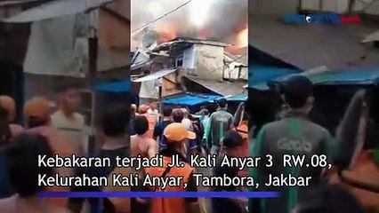 Kobaran Api Melahap Rumah Warga di Tambora
