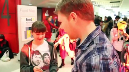 MESSING AROUND AT COMIC CON