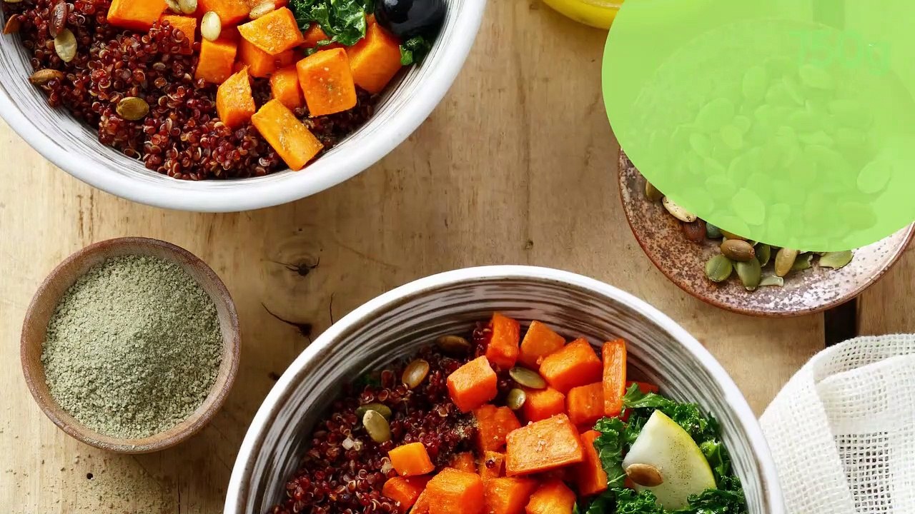 Power Bowl au quinoa, chou kale, patate douce et myrtilles Vidéo