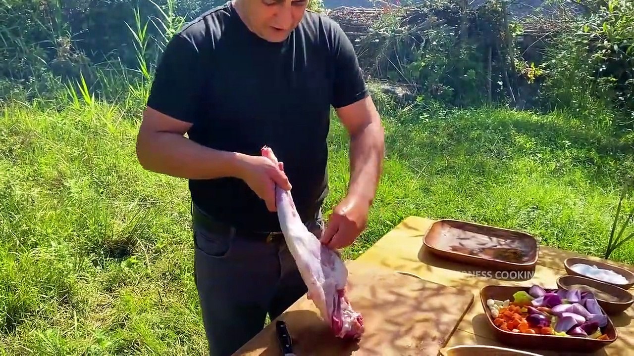UNDERGROUND LAMB LEG RECIPE - COOKING LEG OF LAMB UNDERGROUND - SPECIAL WILDERNESS COOKING RECIPES