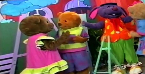 Bananas in Pyjamas E094 - Gallery Rat