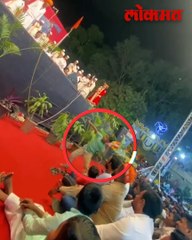 भर कीर्तनात एका चिमुकल्याने इंदुरीकर महाराजांसमोर अहिराणी गाण्यावर ठेका धरला