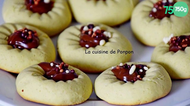 Biscuit au presse agrume à la crème de pistache et à la confiture de lait