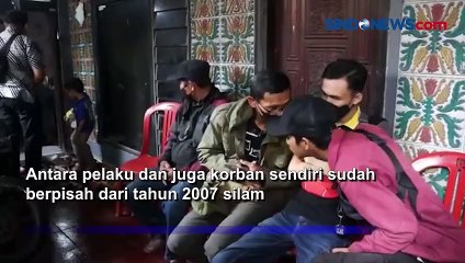 Video herunterladen: Rumah Guru SD Korban Penusukan Ramai Didatangi Keluarga dan Kerabat