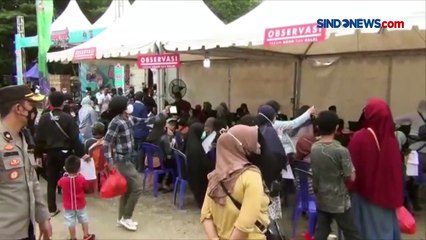 Gratis Minyak Goreng, Ribuan Warga Ikut Vaksinasi di Kendari