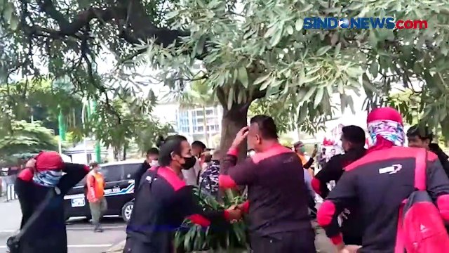 Suarakan Pembatalan Permenaker JHT, Buruh Gelar Aksi di Depan Kantor Kemenaker