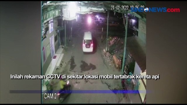 Ngeri, Detik-detik Minibus Tertabrak Kereta Api Terekam CCTV di Medan