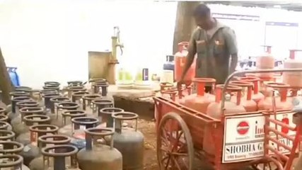 चन्दौली: आम आदमी के लिए बड़ी खबर! होली से पहले बिगड़ा रसोई का बजट