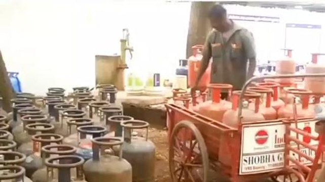 चन्दौली: आम आदमी के लिए बड़ी खबर! होली से पहले बिगड़ा रसोई का बजट