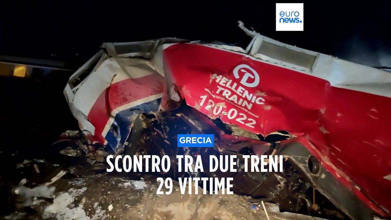 Grecia, scontro tra un treno merci e uno passeggeri, vagoni in fiamme: 29 vittime