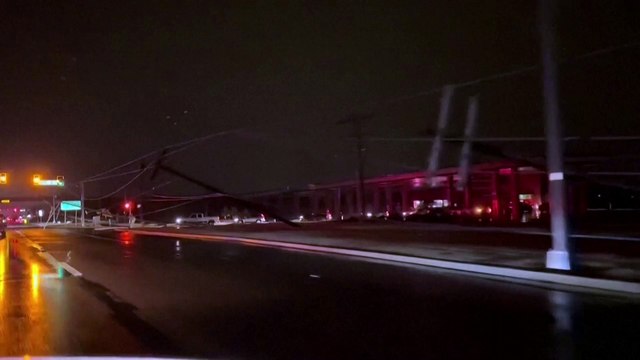 Oklahoma tornado wreaks havoc on houses and streets