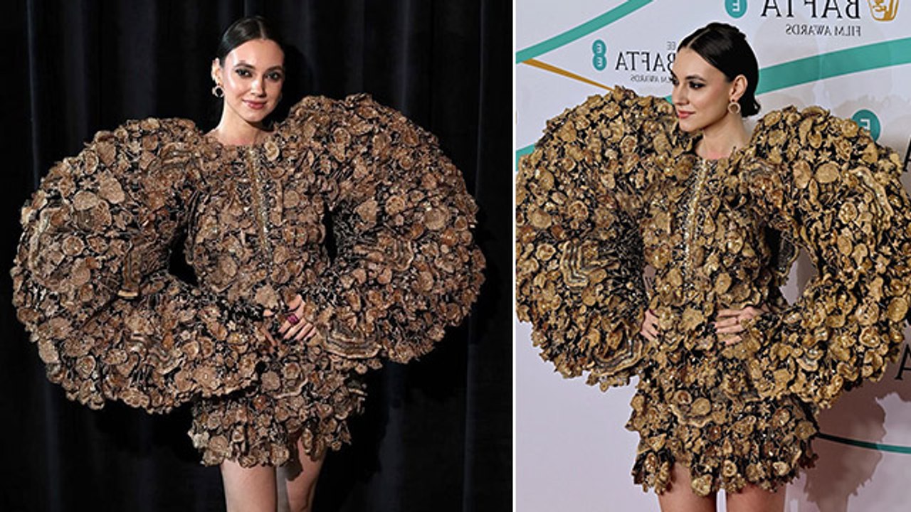 London Influencer Andreea Cristea 3D Floral Dress पहने Photos Viral, Rahul Mishara ने किया Ready