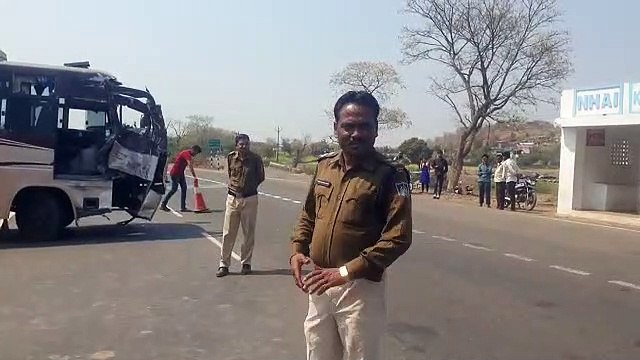 VIDEO... बारात लेकर जा रही बस को ट्रॉले ने मारी टक्कर, बड़ा हादसा टला