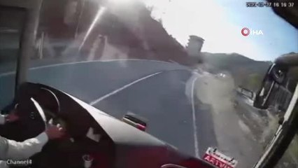 Artvin'de 3 aracın karıştığı kaza kamerada