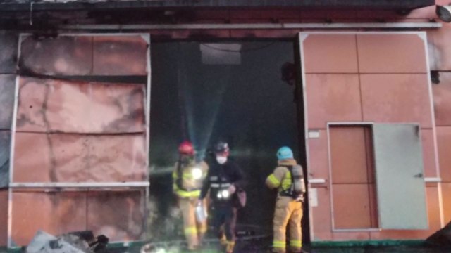 부산 자동차 정비업소 화재...업주 50대 숨져 / YTN