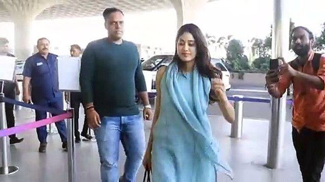 Janhvi Kapoor With Her Boyfriend, Father And Sister At Mumbai Airport