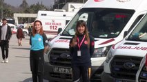 Kadın ambulans şoförleri, depremzedeler için seferber oldu