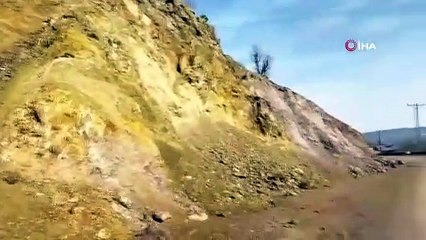 Deprem sonrası dağdan kopan dev kaya parçaları tehlike saçıyor
