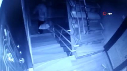 Kağıthane'de girdikleri evden televizyon çalan hırsızlar kamerada