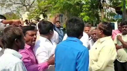 ఎల్కతుర్తి: అంబేద్కర్ విగ్రహ ఏర్పాటులో రెండు వర్గాల మధ్య గొడవ