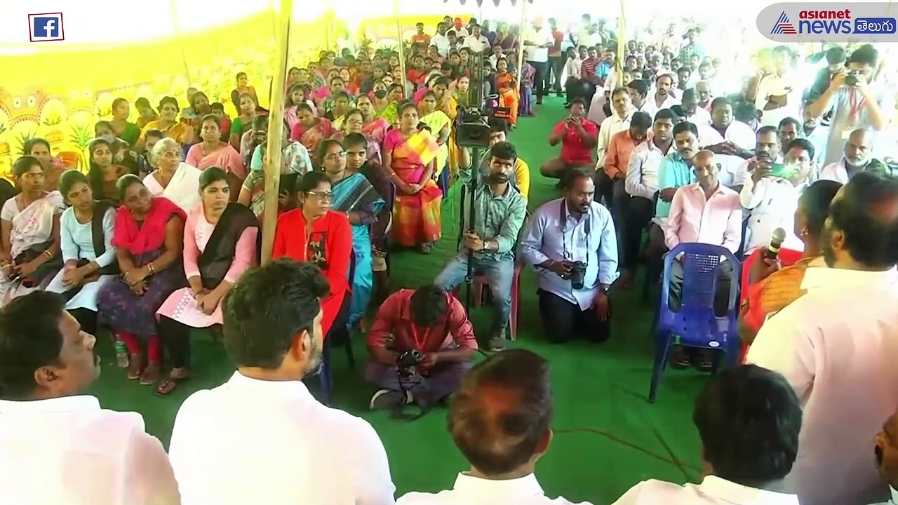 నడి వీధిలో చీర విప్పేసి నిలబెడతామని వైసిపి వాళ్ల బెదిరింపులు : లోకేష్ వద్ద మహిళ ఆవేదన