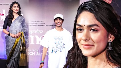 Mrunal Thakur सिंपल ग्रे साड़ी पहन पहुंची Gulmohar की स्पेशल स्क्रीनिंग पर
