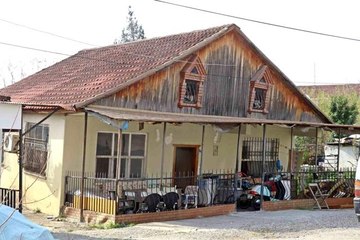 Antalya'da eğik evlerde diken üstünde yaşam