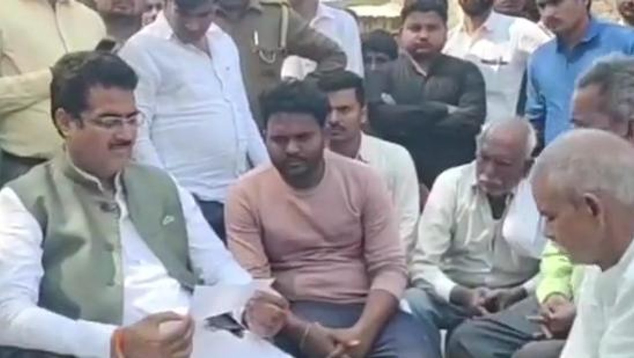 अमेठी: चाचा भतीजे की गोली मारकर हुई हत्या, 40 घ...