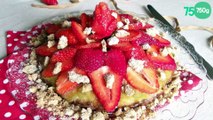 Tarte crumble bretonne au sarrasin, rhubarbe et fraises