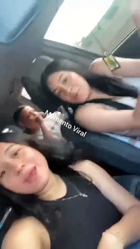 Cette automobiliste n'aurait pas dû chanter avec ses amis en conduisant