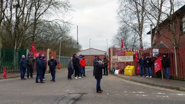 Roads workers striking in Derry