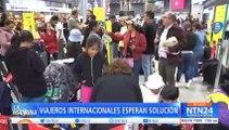 Sigue el caos tras cese de operaciones de Viva Air: pasajeros duermen en los aeropuertos de Colombia