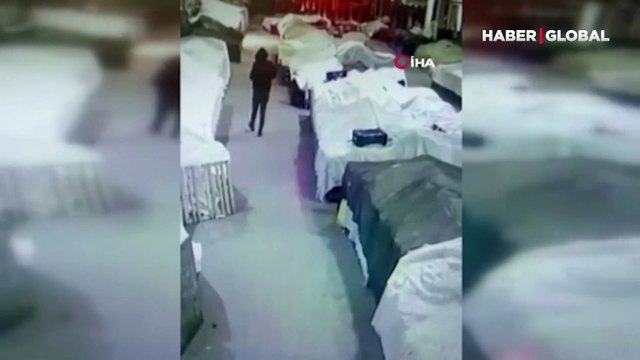 Tezgahları böyle ateşe verdi... Kundaklama anı güvenlik kamerasında