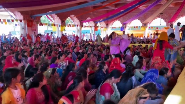 होरी होरी खेलत नंदलाल... राधा—कृष्ण स्वरूप ने गोविंददेवजी के दरबार साकार की बरसाने की होली