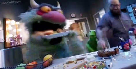 The Muppets (2015) E001