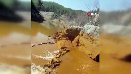 Depremden sonra bu hale geldi! Kaynak suyunu görenler şaştı kaldı