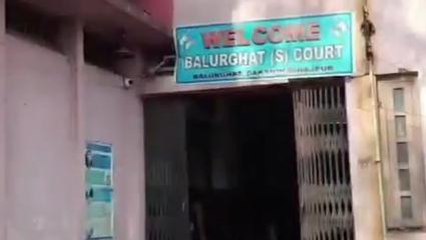 দঃদিনাজপুরঃ কুখ্যাত ফেনসিডিল কারবারীদের হেফাজতে নিল পুলিশ! কিন্তু কেন ?