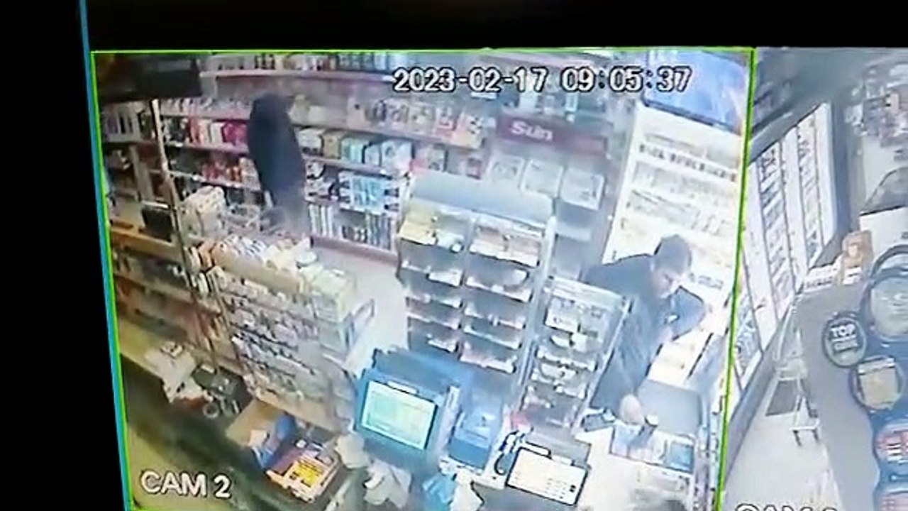 Hero shop owner who caught shoplifter was ordered to release him by police or face prosecution