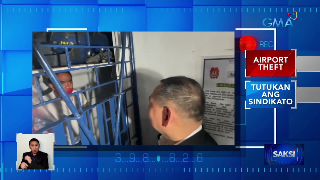 Security screening officer na nagnakaw umano ng smart watch ng isang turista, hinuli | Saksi