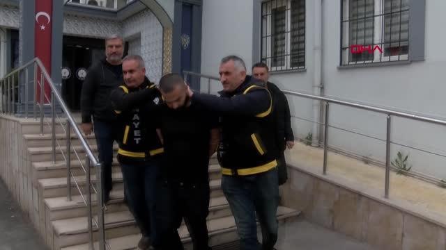 ECZACI KALFASI İLE EV ARKADAŞINI KENDİSİNE KÜFRETTİKLERİ İÇİN ÖLDÜRMÜŞ