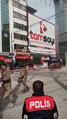 Yıkımı görüntülerken birbirleriyle yarıştılar