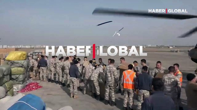 Askeri helikopterler 4 bin 388 sorti yaparak deprem bölgesine yardım malzemesi taşıdı