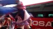 El espectacular recibimiento de la afición a los jugadores de Osasuna en el Sadar